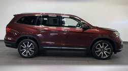 2021 Honda Pilot Touring w/Rear Captain's Chairs