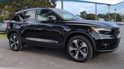2025 Volvo XC40 B5 Plus Dark Theme
