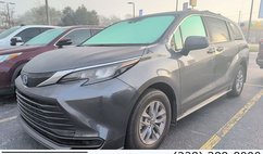 2025 Toyota Sienna LE 8-Passenger