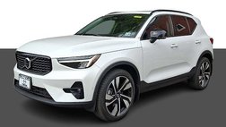 2023 Volvo XC40 B5 Plus Dark Theme