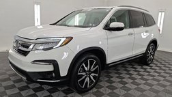 2022 Honda Pilot Touring w/Rear Captain's Chairs