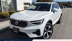2025 Volvo XC40 B5 Plus Bright Theme
