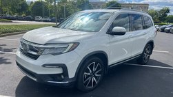 2019 Honda Pilot Touring w/Rear Captain's Chairs