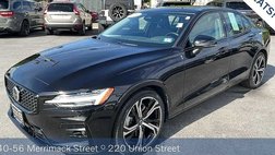 2024 Volvo S60 B5 Core Dark Theme