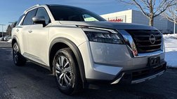 2025 Nissan Pathfinder SL