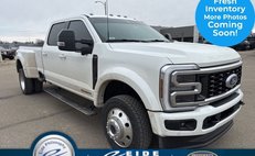 2025 Ford F-450 Super Duty Platinum