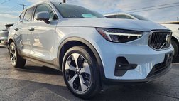 2025 Volvo XC40 B5 Plus Bright Theme