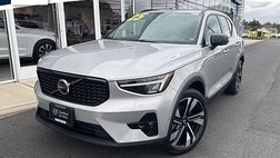 2025 Volvo XC40 B5 Plus Dark Theme
