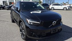 2025 Volvo XC40 B5 Plus Dark Theme