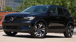 2023 Volvo XC40 B5 Plus Dark Theme