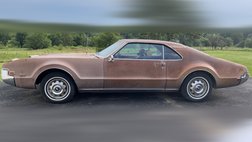 1966 Oldsmobile Toronado Deluxe
