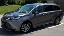 2022 Toyota Sienna LE 8-Passenger