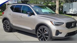 2024 Volvo XC40 B5 Ultimate Dark Theme