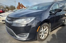 2017 Chrysler Pacifica Touring L FWD