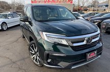 2020 Honda Pilot Touring w/Rear Captain's Chairs