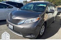 2017 Toyota Sienna LE