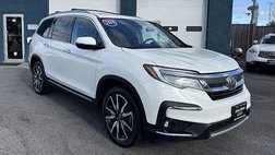 2019 Honda Pilot Touring w/Rear Captain's Chairs