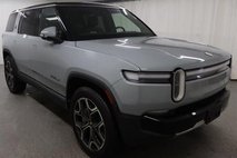 2025 Rivian R1S Adventure