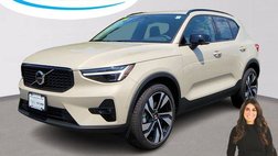 2025 Volvo XC40 B5 Plus Dark Theme