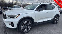 2024 Volvo XC40 B5 Plus Dark Theme
