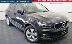 2022 Volvo XC40 T4 Momentum
