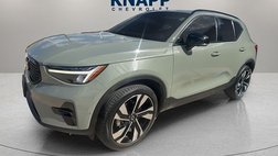 2023 Volvo XC40 B5 Ultimate Dark Theme