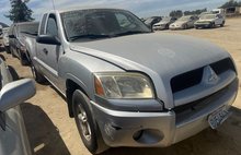 2007 Mitsubishi Raider LS