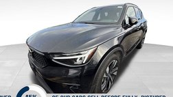 2025 Volvo XC40 B5 Plus Dark Theme