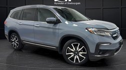 2022 Honda Pilot Touring w/Rear Captain's Chairs
