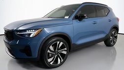 2023 Volvo XC40 B4 Plus Dark Theme