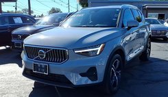 2025 Volvo XC40 B5 Core Bright Theme