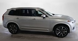 2021 Volvo XC90 T6 Momentum 7-Passenger