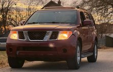 2006 Nissan Pathfinder LE
