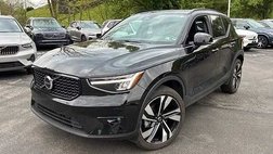 2023 Volvo XC40 B5 Plus Dark Theme