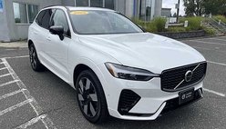 2025 Volvo XC60 T8 Plus Dark Theme