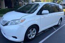 2016 Toyota Sienna XLE 7-Passenger Auto Access Se