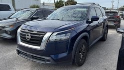 2022 Nissan Pathfinder SV