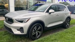 2025 Volvo XC40 B5 Core Bright Theme