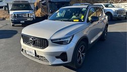 2024 Volvo XC40 B5 Core Dark Theme