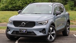 2023 Volvo XC40 B5 Plus Dark Theme