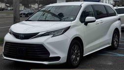 2022 Toyota Sienna LE 8-Passenger