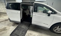 2022 Chrysler Voyager LX