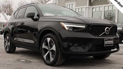 2025 Volvo XC40 B5 Plus Dark Theme