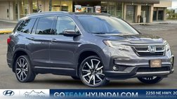 2020 Honda Pilot Touring w/Rear Captain's Chairs