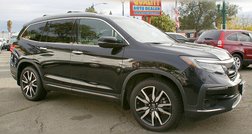 2020 Honda Pilot Touring w/Rear Captain's Chairs