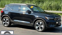 2025 Volvo XC40 B5 Plus Bright Theme