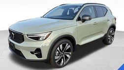 2023 Volvo XC40 B5 Plus Dark Theme