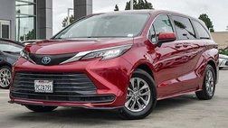 2022 Toyota Sienna LE 8-Passenger