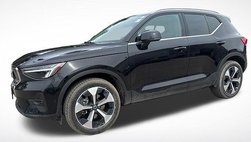 2025 Volvo XC40 B5 Plus Bright Theme