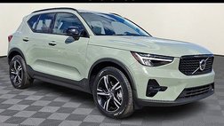 2023 Volvo XC40 B5 Plus Dark Theme